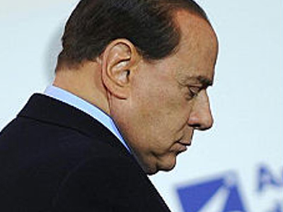 Πέφτει η δημοτικότητα τoυ Berlusconi