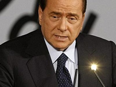 Έπεσε η δημοτικότητα του Berlusconi