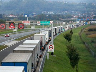 Εμμένουν στα αιτήματά τους οι Σλοβένοι εργαζόμενοι