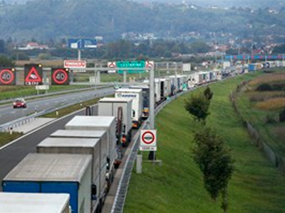 Παγώνει μισθούς και συντάξεις η Σλοβενία