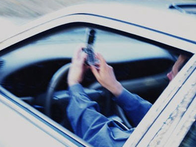 Επικίνδυνα στο τιμόνι τα smartphones