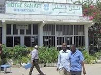 Με απαγχονισμό κινδυνεύουν οι Γάλλοι που απήχθησαν στη Σομαλία