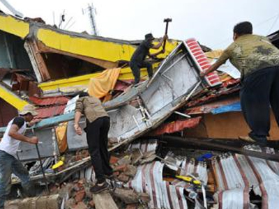Ανυπολόγιστη η καταστροφή στη Σουμάτρα