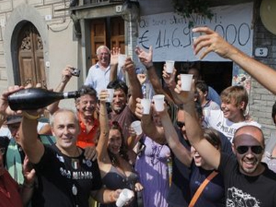 Κυνήγι για τον τυχερό του Superenalotto