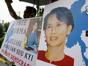 Δύσκολες ώρες για την ηγέτιδα της Μιανμάρ