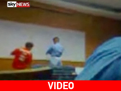 Δάσκαλος δέρνει μαθητές του on camera