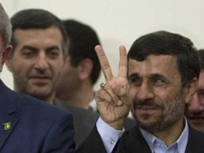 Ιράν: Δεν το πτοεί η απειλή των κυρώσεων