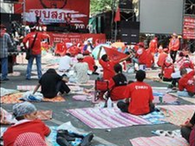 Ταϊλάνδη: “Τείχος” χωρίζει διαδηλωτές και κυβέρνηση