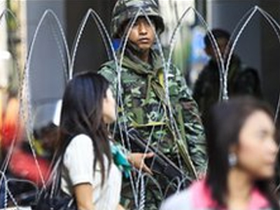 Ταϊλάνδη: Ένα βήμα πίσω τα “κόκκινα πουκάμισα”