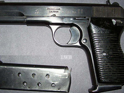 Η έφοδος αποκάλυψε «οπλοστάσιο»