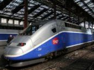 Ούτε τρένο δεν τον ξυπνά!