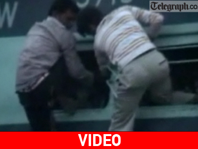 Αυξάνονται οι νεκροί από τη σύγκρουση τρένων