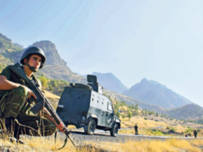 Στρατιωτικό «μέτωπο» κατά των Κούρδων