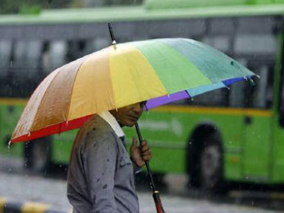 Έρχεται τυφώνας…