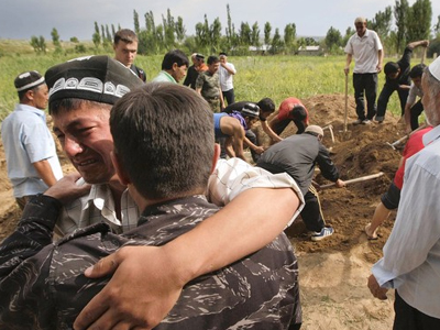 Έφθασε η πρώτη βοήθεια για τους Κιργίζιους πρόσφυγες