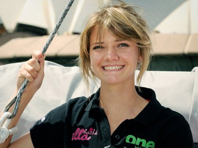 Άγκυρα ρίχνει η 16χρονη ιστιοπλόος