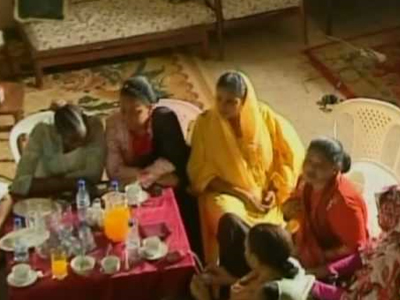 Είκοσι μαστιγώσεις επειδή φόρεσαν παντελόνι