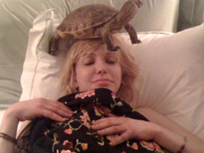 Η Courtney Love και … η χελώνα