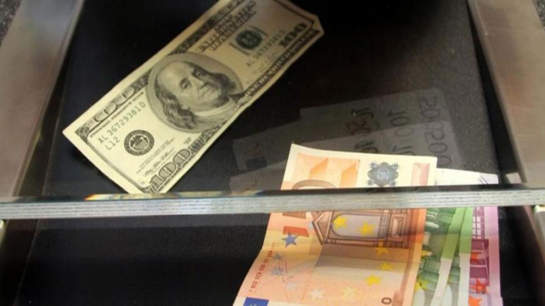 Ενισχύεται το ευρώ