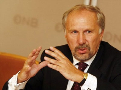 Αποκλείει το «κούρεμα», όχι όμως και το Grexit, o Νοβότνι