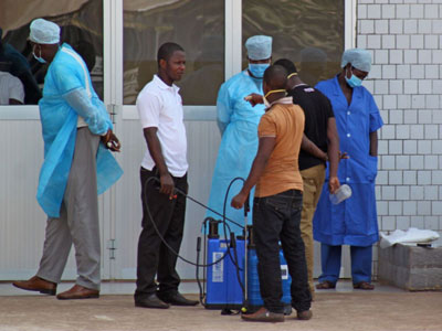 ΠΟΥ: Έλεγχος των ταξιδιωτών που αναχωρούν από χώρες με Έμπολα