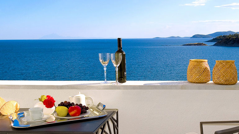 Μειωμένες οι κρατήσεις στα τουριστικά καταλύματα τον Μάιο