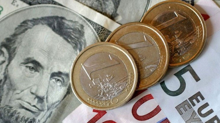 Ενισχύεται το ευρώ