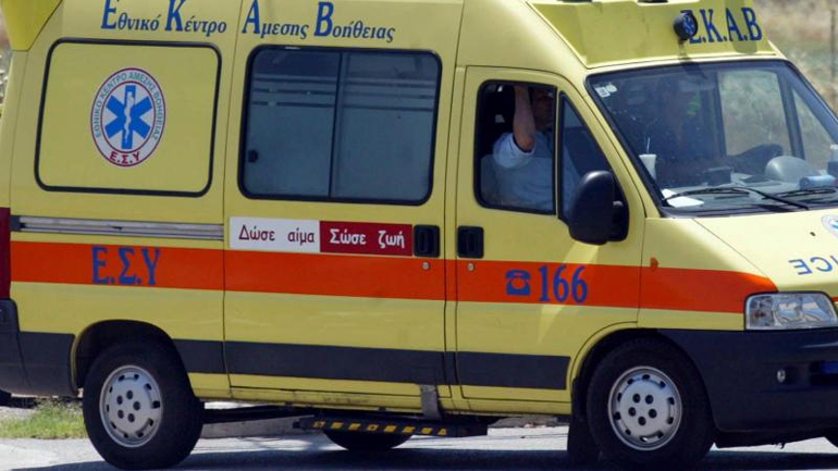 Θεσσαλονίκη: Αυτοκίνητο προσέκρουσε σε δέντρο – Δύο τραυματίες