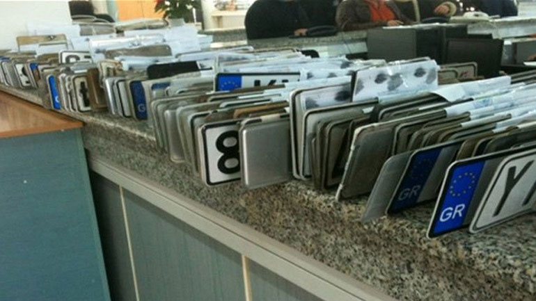 Επιστρέφονται πινακίδες και άδειες κυκλοφορίας εν όψει του δημοψηφίσματος