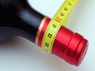 Το αλκοόλ «κλειδώνει» τη δίαιτα