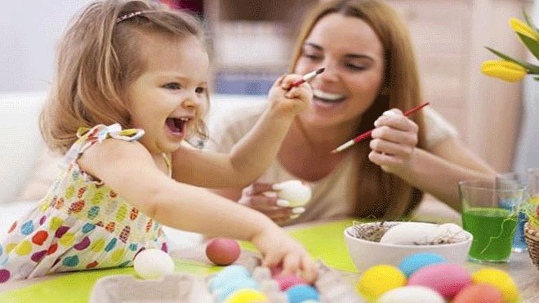 Βάψτε πασχαλινά αβγά μαζί με τα παιδιά σας!