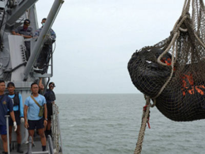 AirAsia: Απέτυχε η δεύτερη προσπάθεια ανέλκυσης της ατράκτου