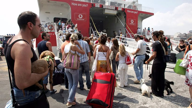 Μειωμένη η κίνηση από τα λιμάνια του Πειραιά, της Ραφήνας και του Λαυρίου τον Ιούλιο