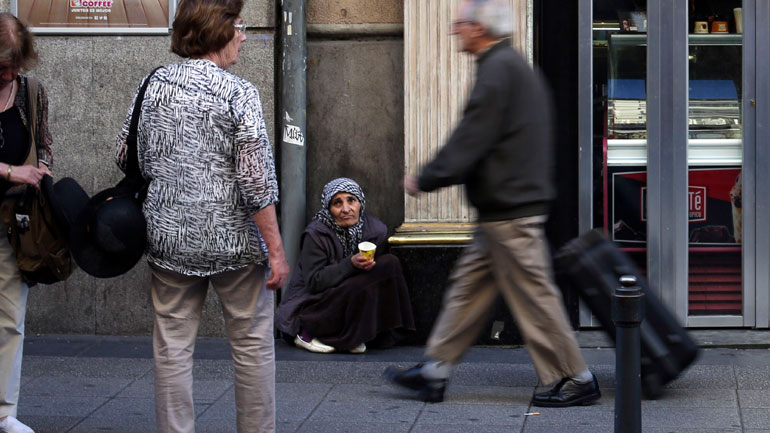 Ισπανία: Ένα στα τέσσερα νοικοκυριά κάτω από το όριο της φτώχειας το 2013