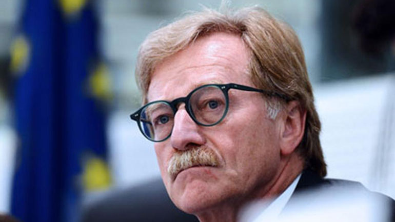 Μερς της ΕΚΤ: «Αμετάκλητη η συμμετοχή στην Ευρωζώνη»