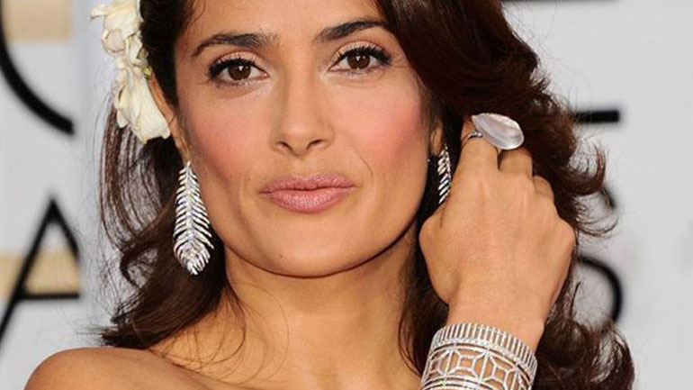 Salma Hayek: Αποκαλύπτει το μυστικό ομορφιάς που κρύβει στην κουζίνα της!