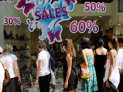 Μικρό το αγοραστικό ενδιαφέρον για τις καλοκαιρινές εκπτώσεις