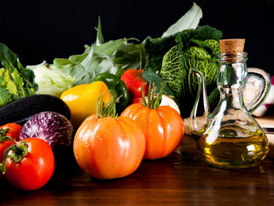 Η μεσογειακή διατροφή μάς χαρίζει χρόνια