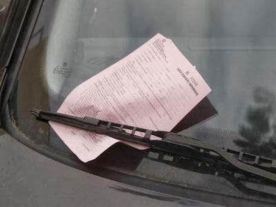 Εντατικοί οι έλεγχοι της Τροχαίας για παράνομες σταθμεύσεις