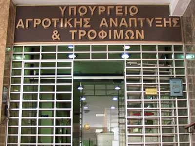 Σε εξέλιξη σύσκεψη για τις αποζημιώσεις των ροδακινοπαραγωγών