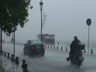 Καταρρακτώδης βροχή στη Θεσσαλονίκη