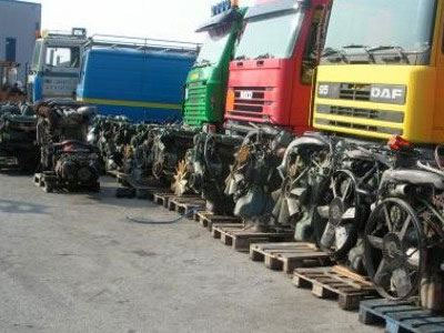 Έκλεβαν φορτηγά και πουλούσαν τα εξαρτήματά τους