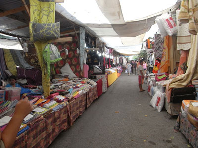 Εξαρθρώθηκε σπείρα που πουλούσε «προστασία» σε μικροπωλητές