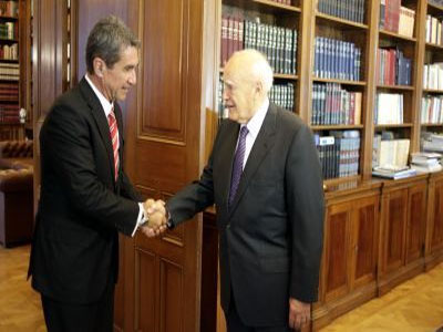 Με τον Παπούλια συναντήθηκε ο Λοβέρδος