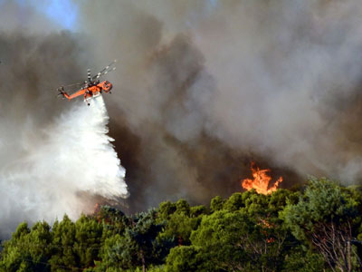 Σε εξέλιξη πυρκαγιά στον Άγιο Κωνσταντίνο
