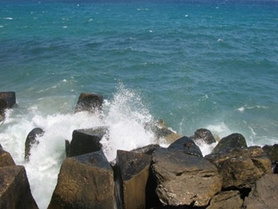 Ίος: Τραυματίστηκε τουρίστρια έπειτα από βουτιά