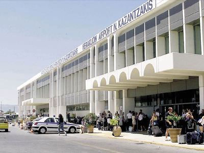 Επιχείρησε να ταξιδέψει με πλαστά έγγραφα