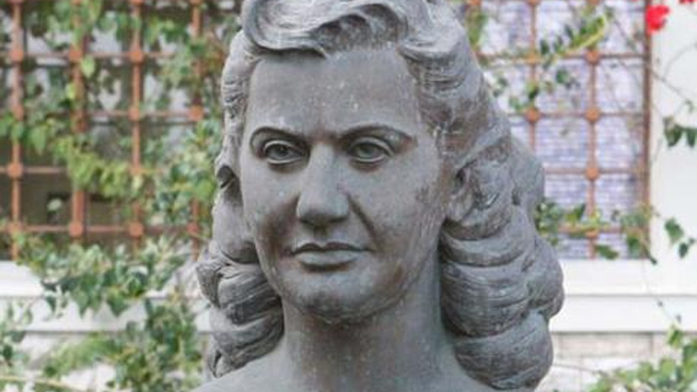 Έκλεψαν την προτομή της Σοφίας Βέμπο έξω από το Δημαρχείο Βόλου