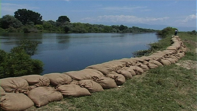 Σέρρες: Κατασκευή αναχώματος για προστασία από τις πλημμύρες