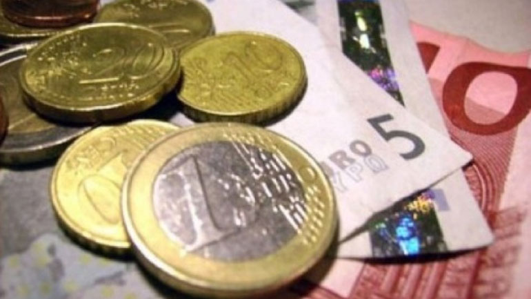 Στα 8.879 ευρώ το μέσο ετήσιο ατομικό εισόδημα το 2013